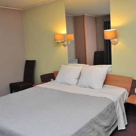 Hôtel Afrit 28 à Heusden-Zolder Chambre photo