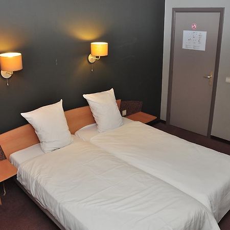 Hôtel Afrit 28 à Heusden-Zolder Chambre photo