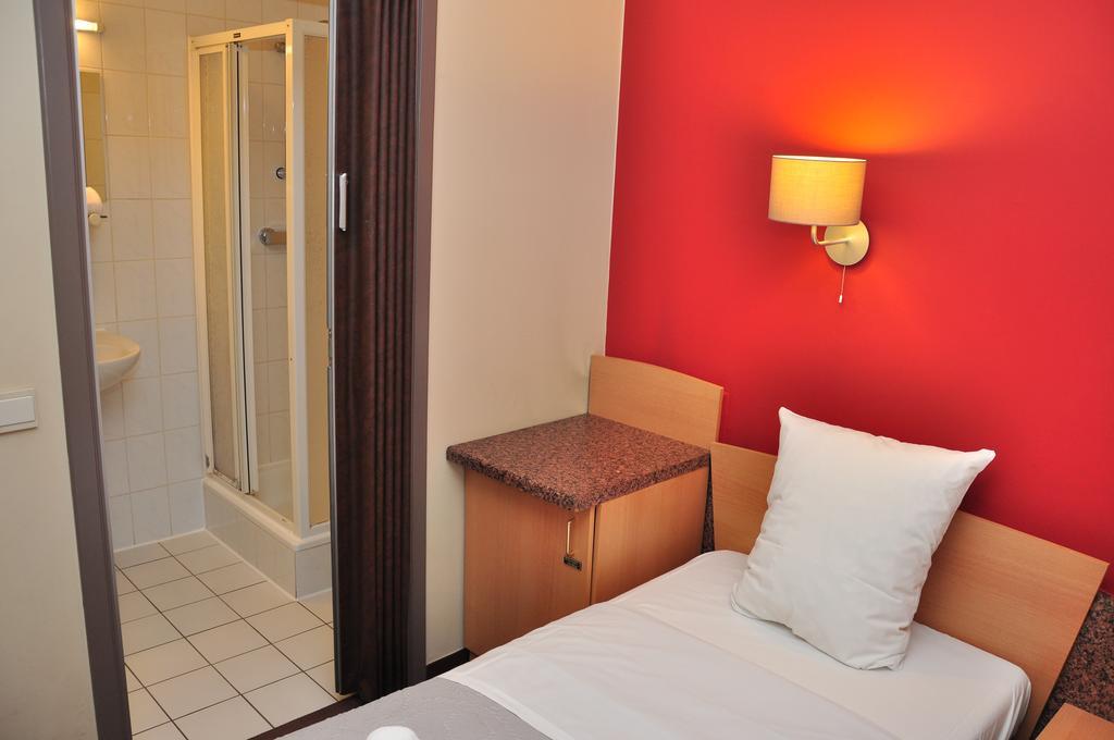 Hôtel Afrit 28 à Heusden-Zolder Chambre photo