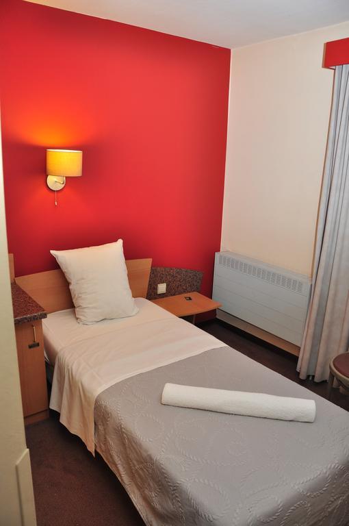 Hôtel Afrit 28 à Heusden-Zolder Chambre photo