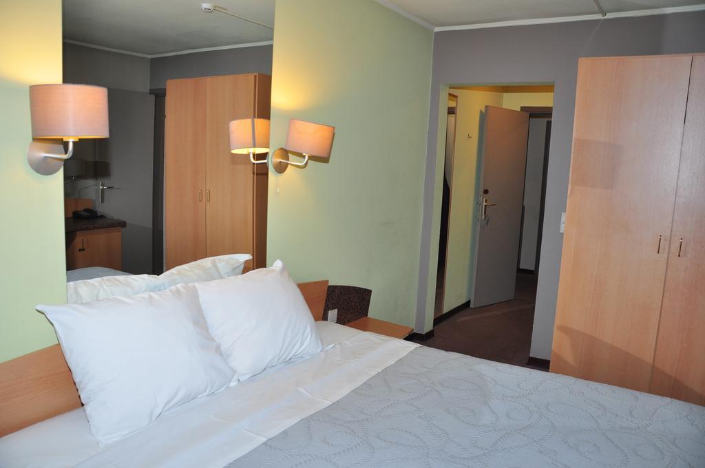 Hôtel Afrit 28 à Heusden-Zolder Chambre photo