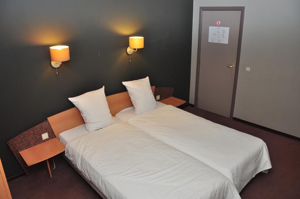 Hôtel Afrit 28 à Heusden-Zolder Chambre photo